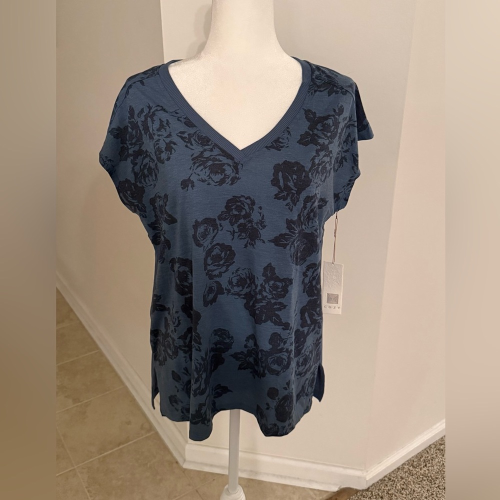 LulaRoe Cozy Gabby Floral V-Neck Top NWT